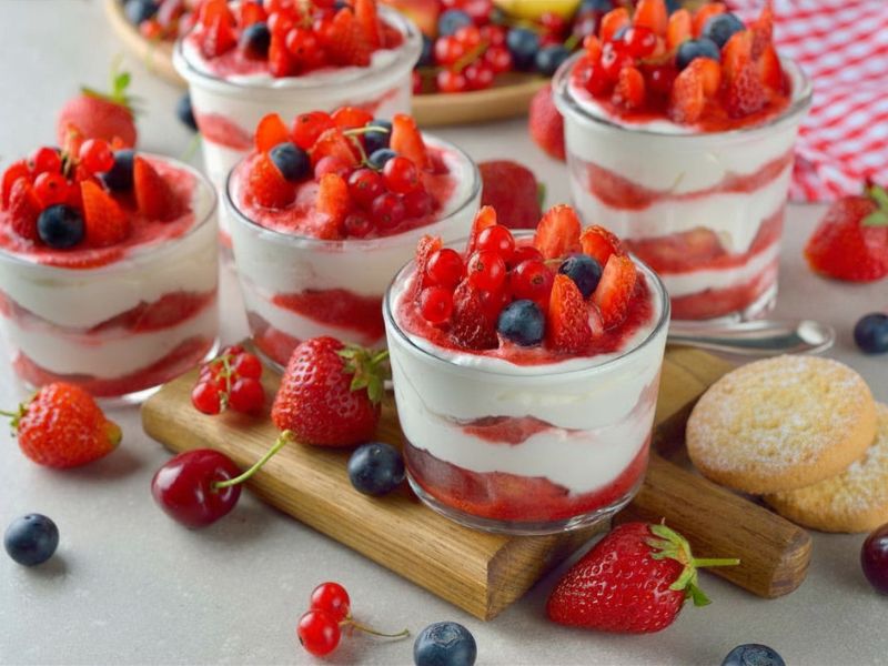 Tiramisu aux fruits rouges aux biscuits sablés